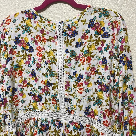 Jessica Simpson Women’s Floral Blouse. NWT. Size M. - Picture 9 of 12